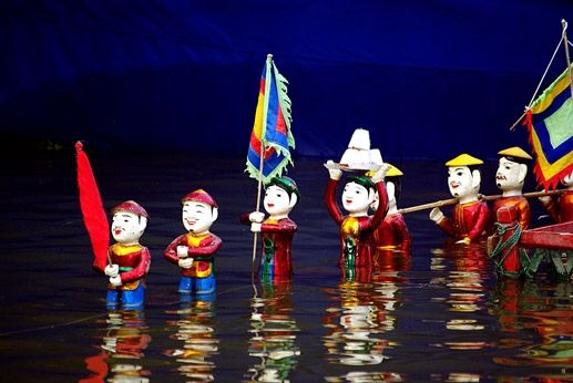 Plongez dans l’art des marionnettes sur l’eau