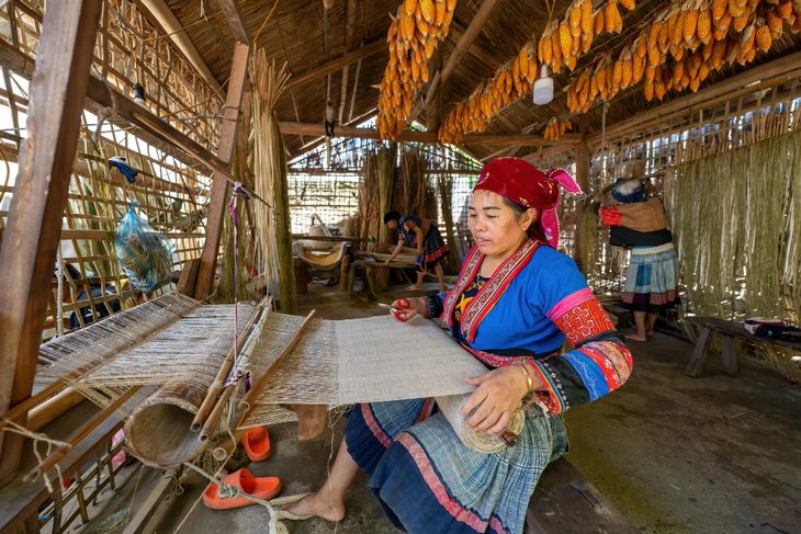 la broderie chez les Hmong