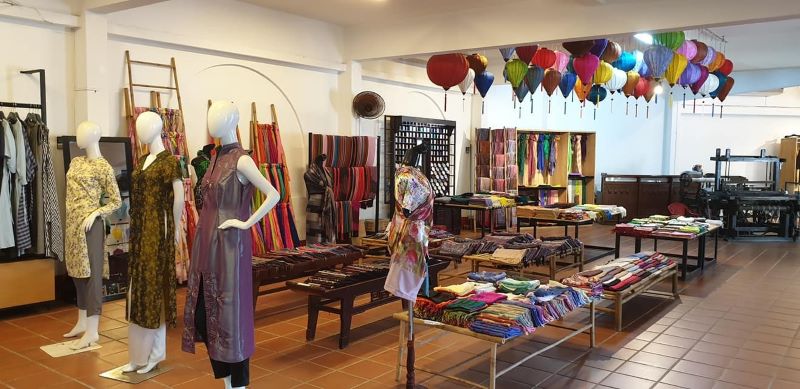 Boutique de tailleur à Hội An proposant des tenues sur mesure à prix abordable