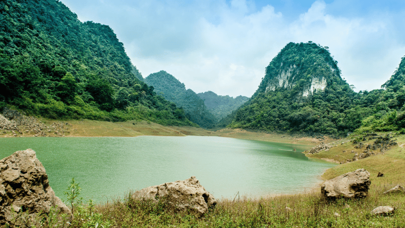 Le lac de Thang Hen