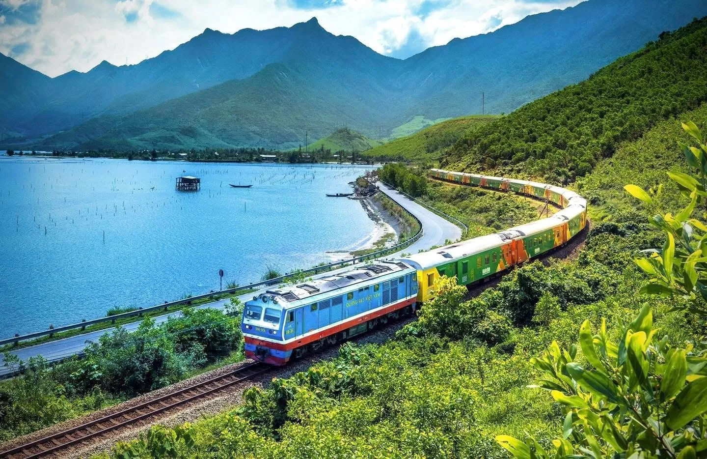 Découvrir le Vietnam en Train : Guide Complet, Itinéraires et Conseils Pratiques