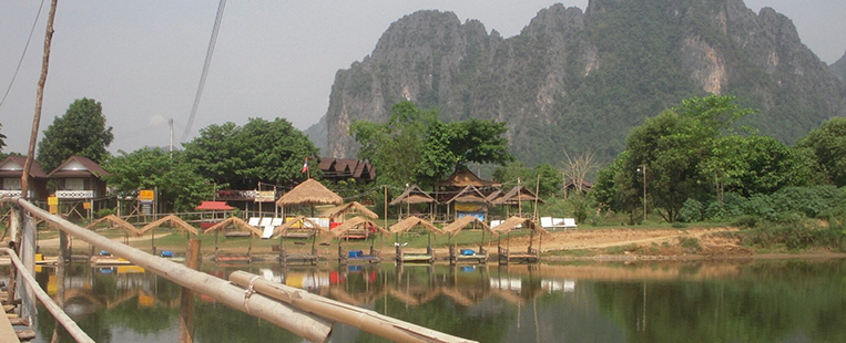La ville animée de VangVieng
